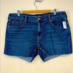 NWT Women’s old navy denim blue jean boyfriend mid rise shorts size 16